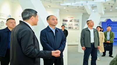 湖南省邵阳市新邵县委副书记、县长谢小军莅临昂利康考察交流